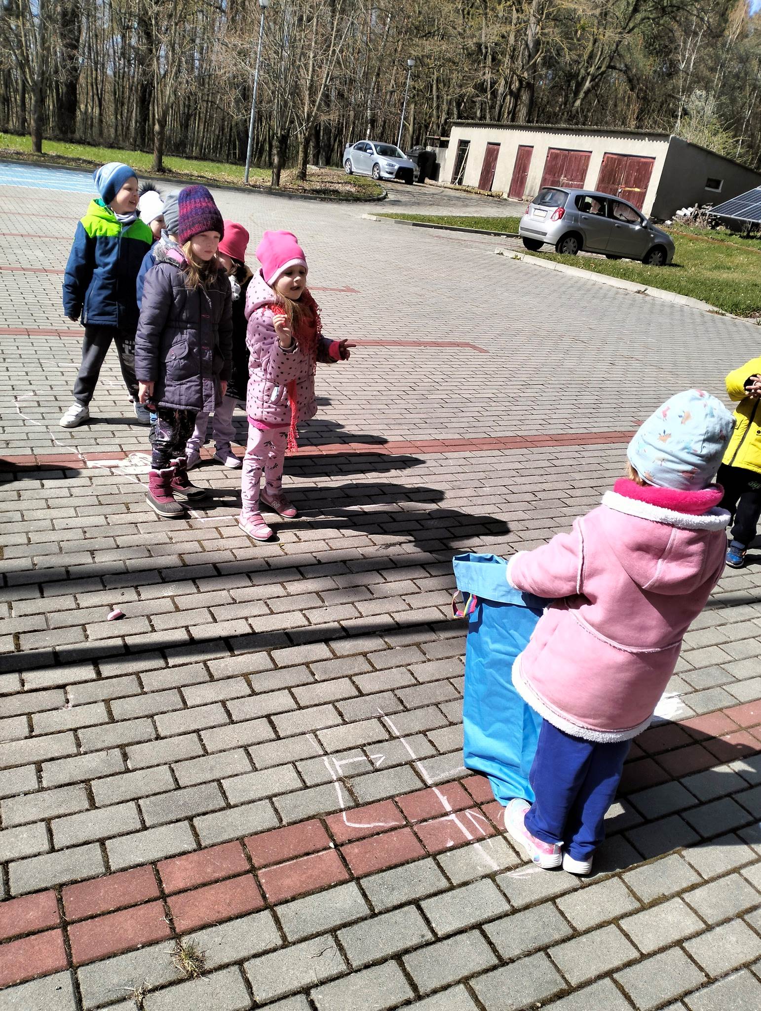 Mali turyści w Majdanie Ostrowskim